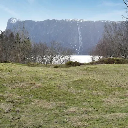 Vakantiehuis Five Bedroom Holiday In Sorbovag Hyllestad