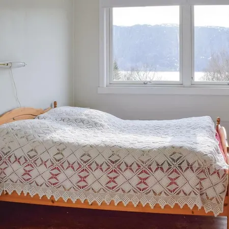 Five Bedroom Holiday In Sorbovag * Hyllestad