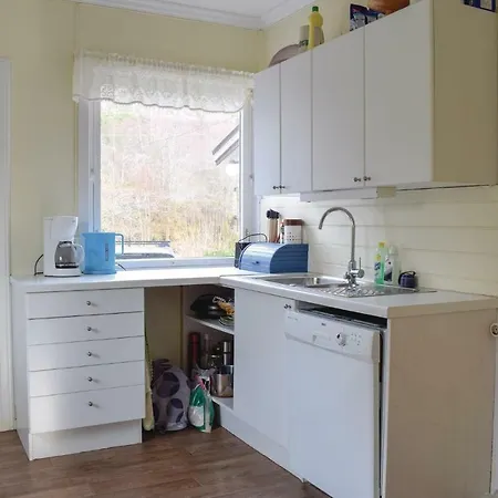 Five Bedroom Holiday In Sorbovag * Hyllestad
